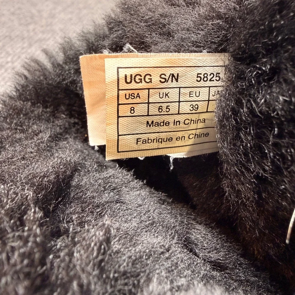 UGG Australia Classic Short Boots Womens Size 8 Black Suede‎ Sheepskin Cozy